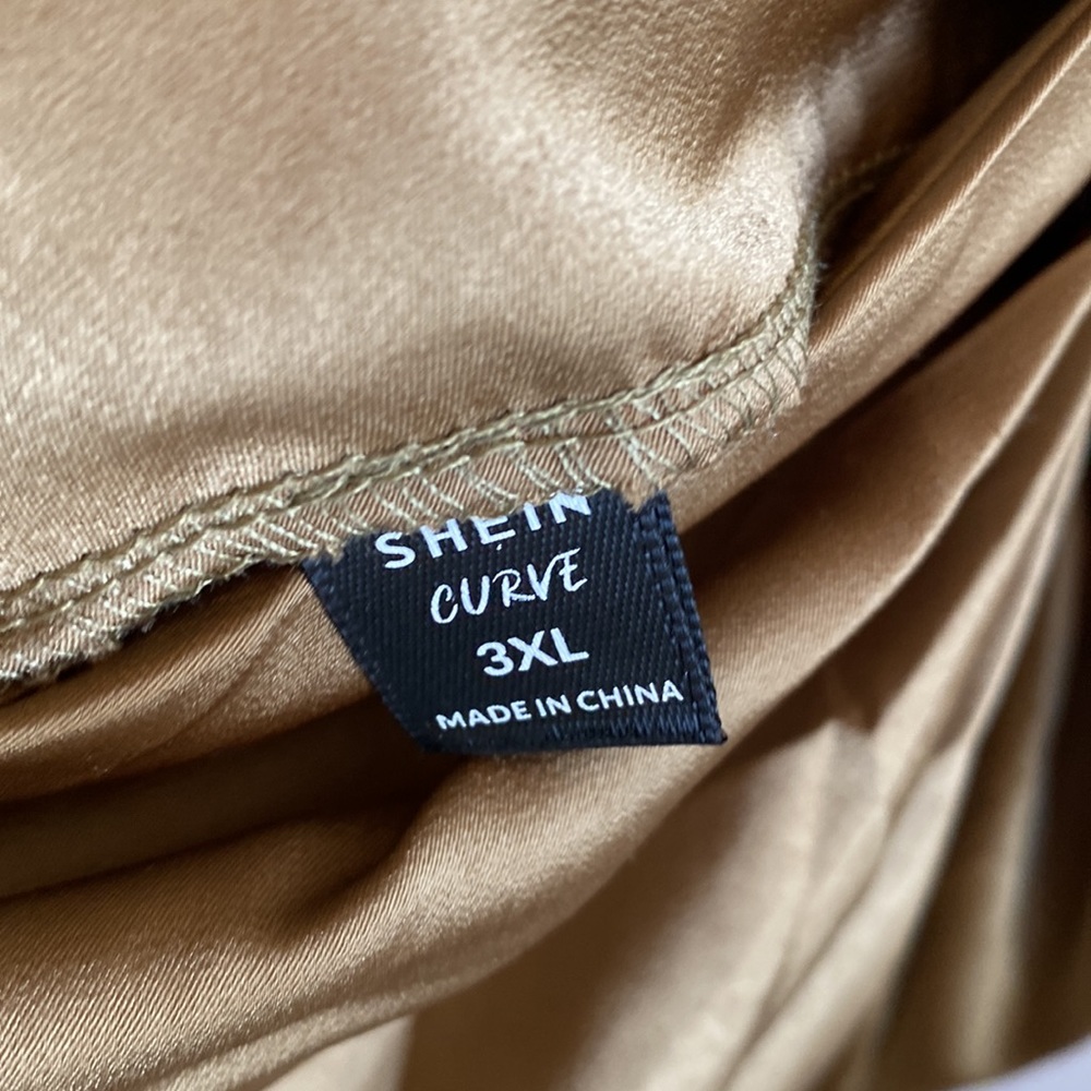 SHEIN CURVE 💝💝 ASYMMETRICAL RUCHED/SPLIT GOLD SKIRT. Size 3X (NWOT)🤩 - Picture 7 of 7